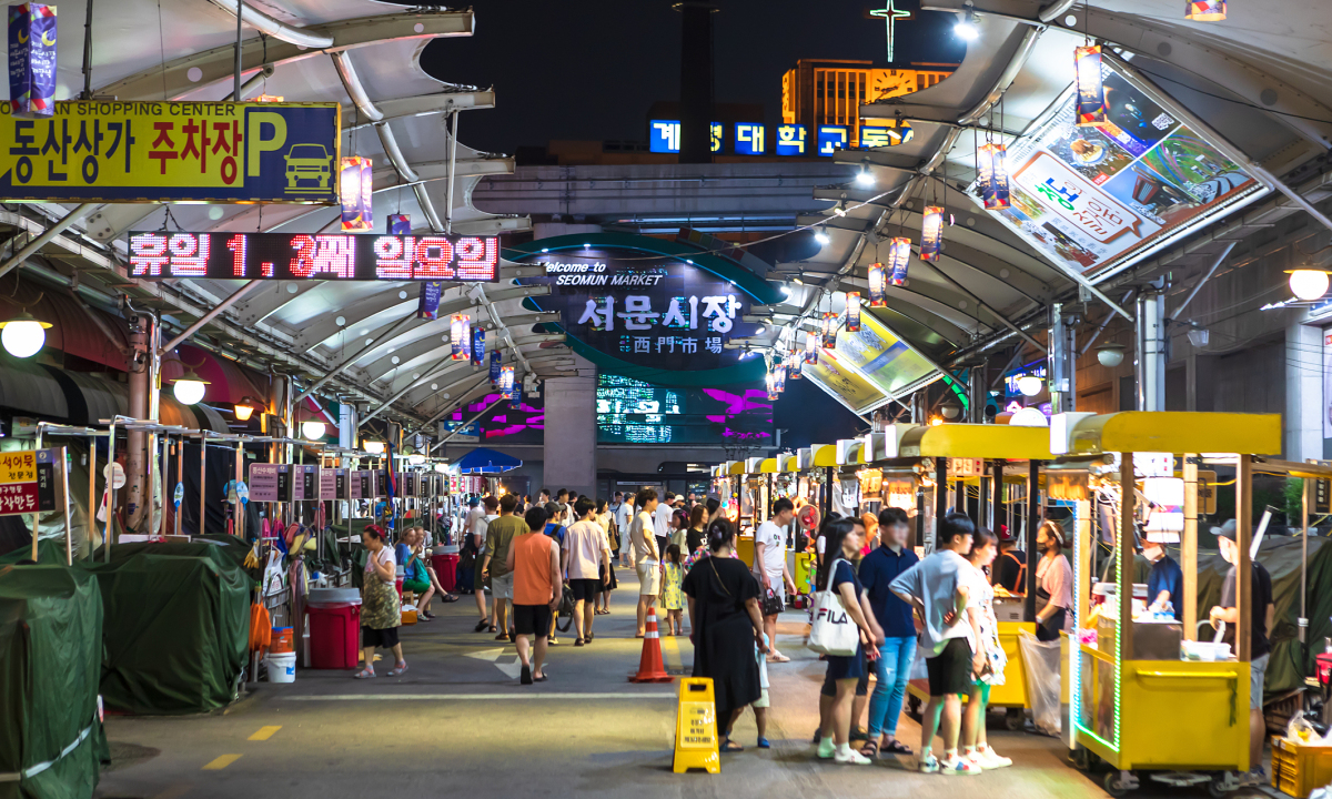 Nền tảng công nghệ thông tin cho du lịch thông minh của Hàn Quốc bao gồm 3 kênh chính: Website korean.visitkorea.or.kr; các trang mạng xã hội như Facebook, Twitter về Du lịch Hàn Quốc; và ứng dụng Visit Korea trên điện thoại thông minh 